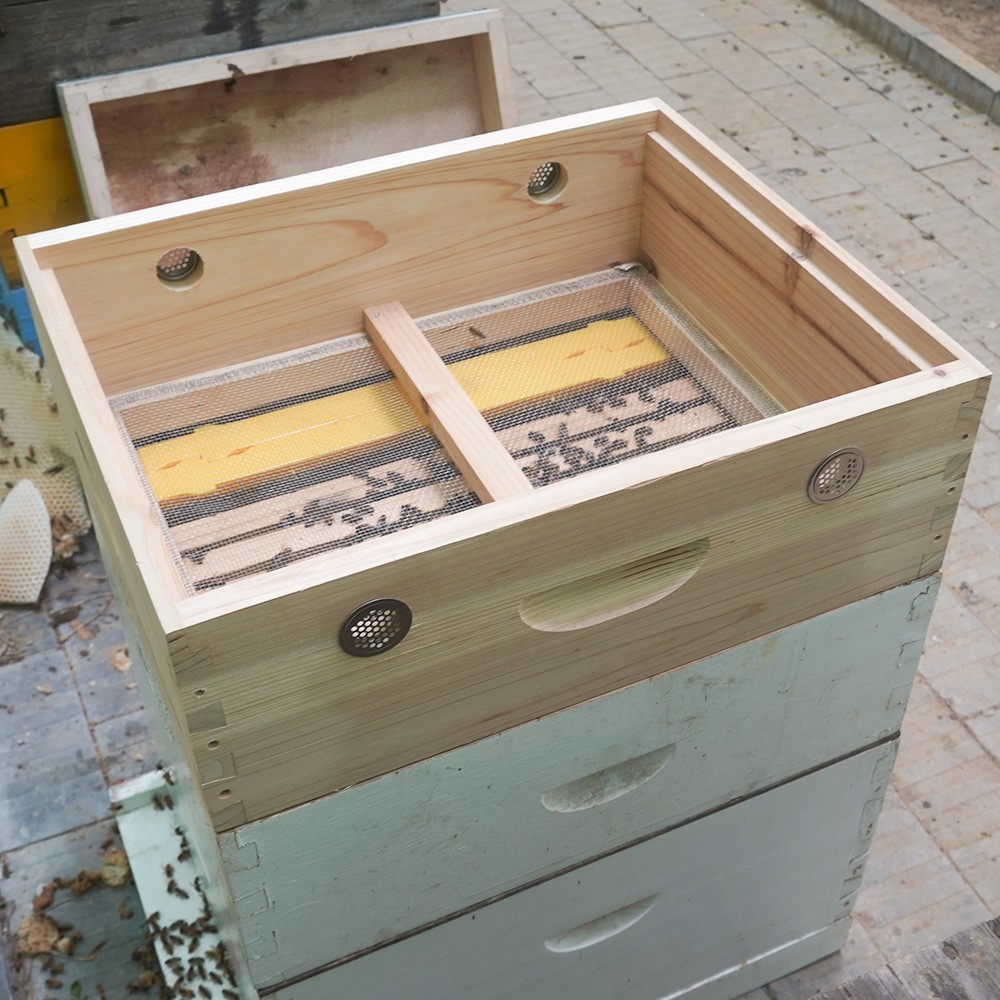 Moisture-proof bee box 2 Moisture-proof bee box 2